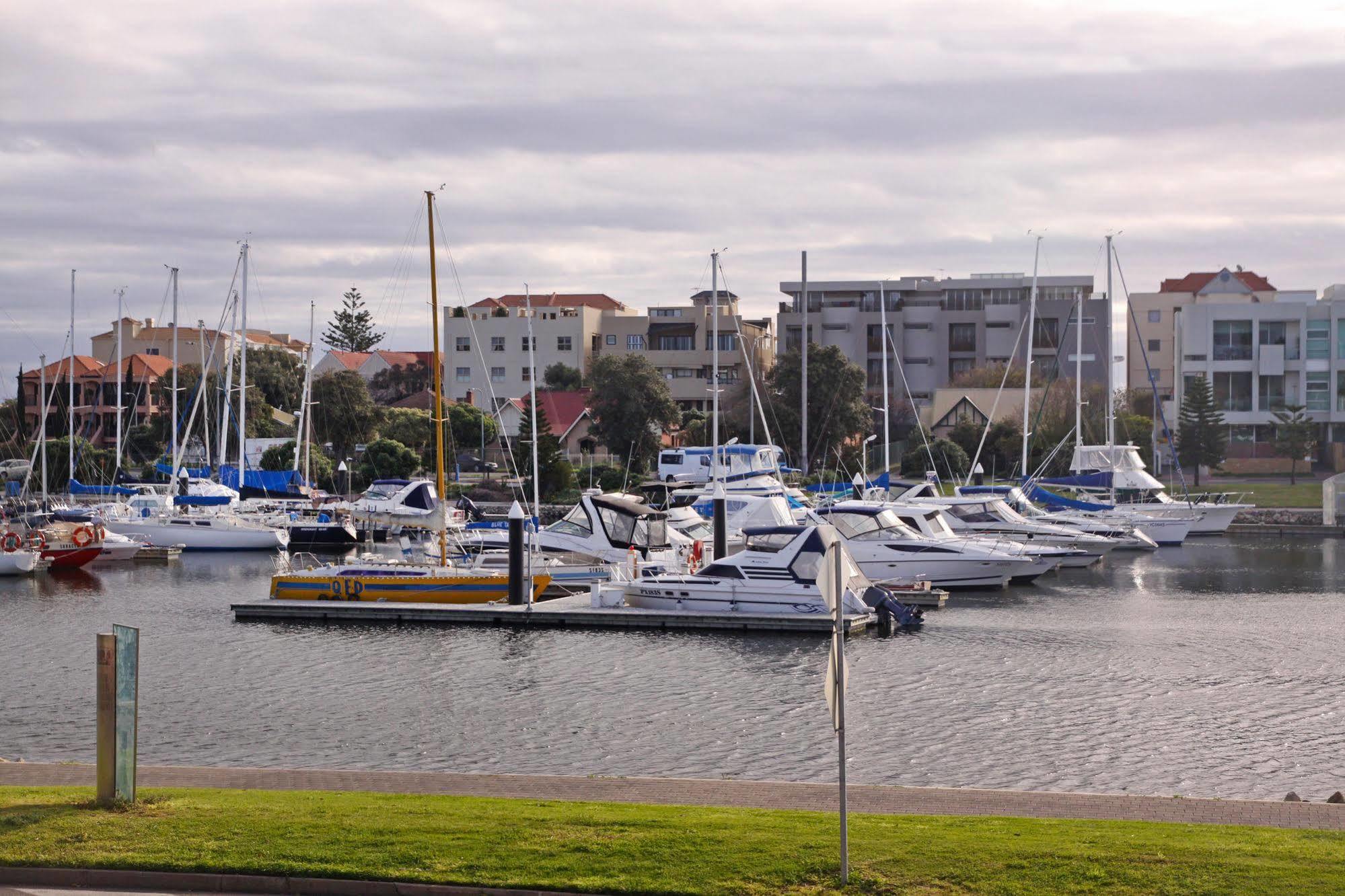 Bayswaterfront Apartments Adelaide Exterior photo